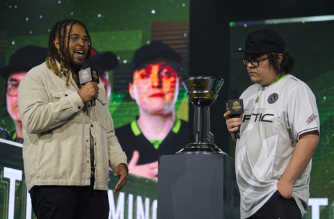 Blaze interviews OpTiC Formal on the main stage.